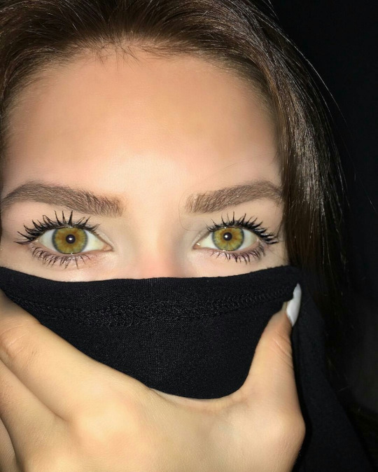 Девушка с зелёными глазами