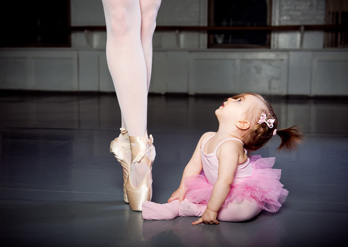 мама и малышка дочка - балерины