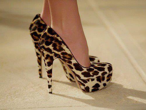 Леопардовые туфли на каблуках