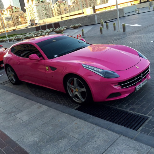 Розовый Порше (Porsche)
