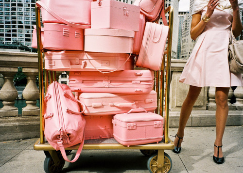 Розовые чемоданы
