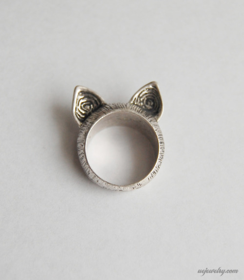 Серебряное кольцо с ушками кошки