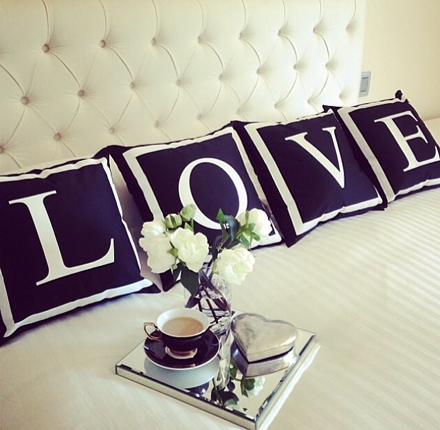4 подушки с буквами LOVE