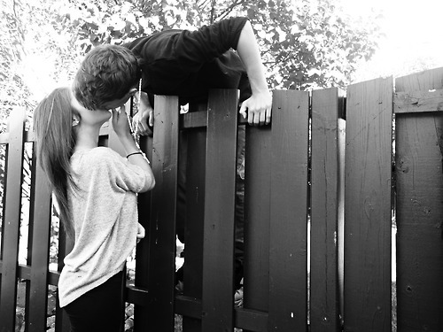 Поцелуй через забор