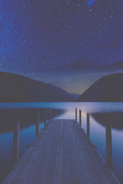 Река, ночь, мостик и звёздное небо